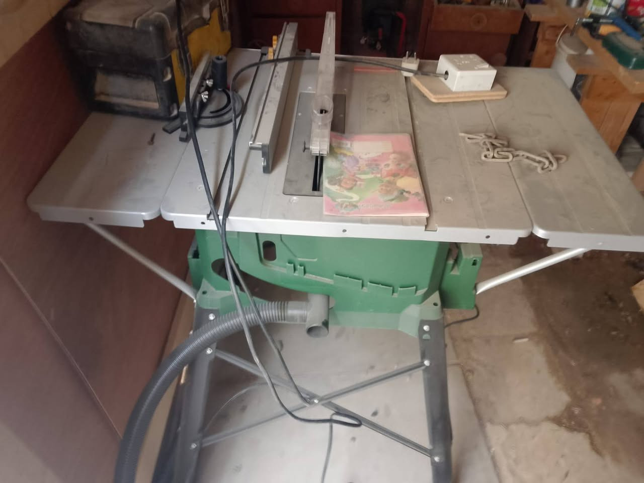 كمبيرسر 125 لتر 135 الف
منشار تشريح 190 الف
ميز فريزه 90 الف
دريل ثابت95 الف
مخرطه نجاريه 175 الف
للبيع  جديد غير مستخدم فقط فحص ومخزون شهرين
العنوان البطحاء الحي العسكري
ابو فهد البدري موبايل ***********
