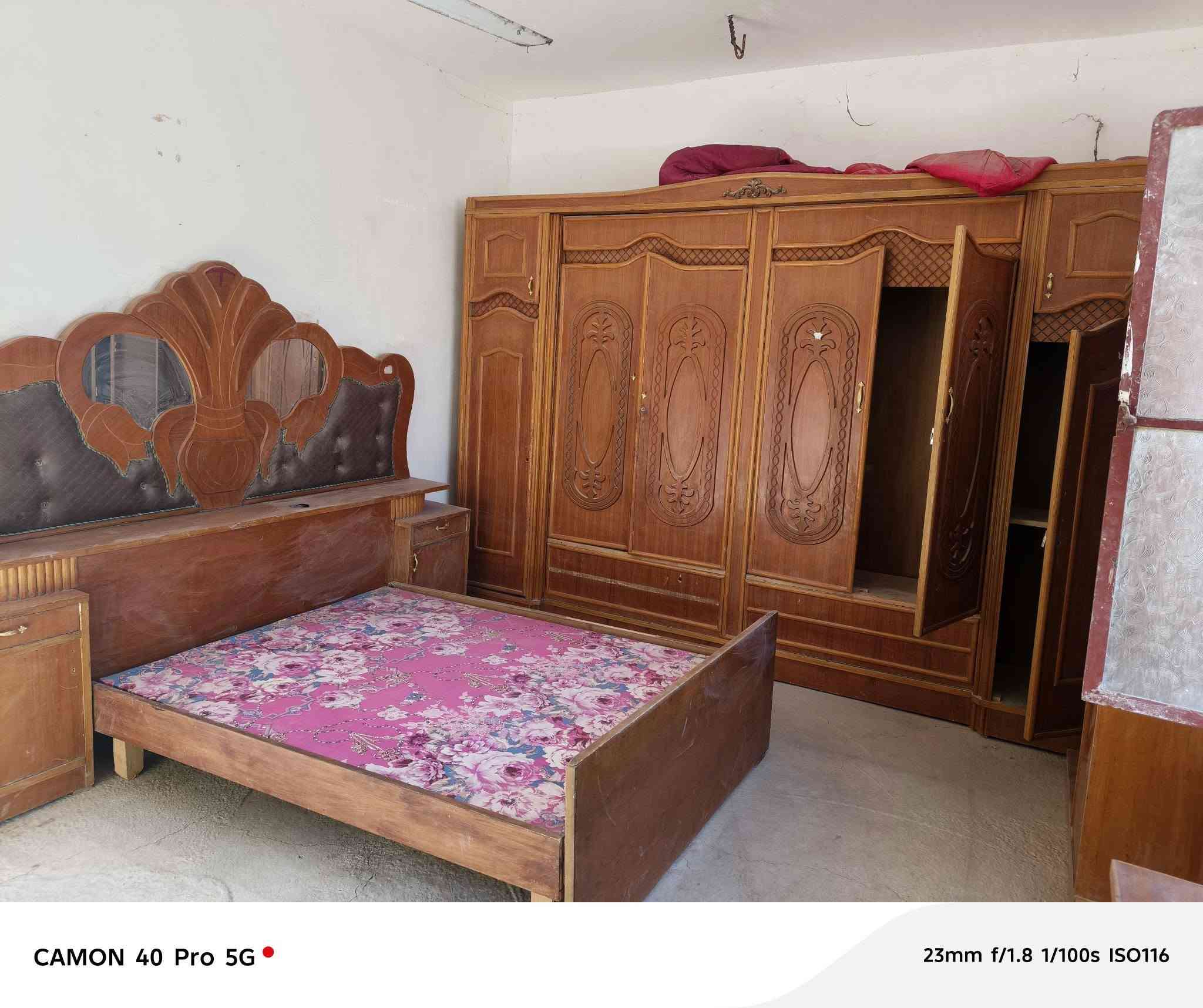 سلام عليكم غرفة خشاب للبيع تفصال عراقي كامله السعر 600وبيها مجال ***********
