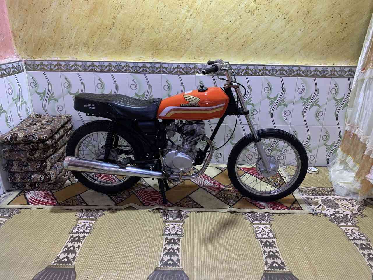 السلام عليكم دراجه للبيع نام ايراني ادوات مكاني بصره القبله سعر الدراجه 425 وبيها مجال ***********
