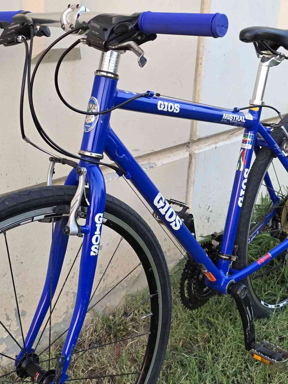 🔴 دراجة Gios Mistral الأيطالية
السلام عليكم

تفاصيل الدراجة🔥 

اللون/ لون الشركة الشهير Gios blue الازرق المميز مع لمسات الكروم 

القياس/ 48 M للاطوال من 165-180 cm

نوع الاطارات والحجم / KENDA KWEST 700×38 تتحمل الاوزان العالية والطرق الغير ممهدة

مع ويل Shimano R500 مع لمسات R500 مميزة

السرعات / 24 سرعة مكونة من Shimano Altus 8 speed والنقال Tourney 3×8

بدالات شاشة 

الفرامل / Shimano V-BRAKE

الدراجة مختمة وكلها قطعة وحدة وقطعة تخبل

النظافة 90% فقط بعض الخدوش بسبب النقل

وغير مستخدمة داخل العراق

   

السعر 240 الف وبيها مجال 😊

العنوان بغداد- مجمع بسماية 

للاستفسار خاص او على الارقام واتساب

***********
