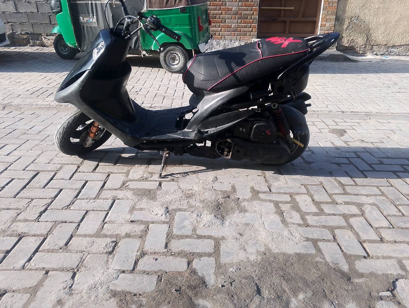 سلام عليكم عندي دراجة ماكس عدله مال لعب دراجة ممفتوحة بلادية  للبيع بكاني بغداد بياع شهداء 