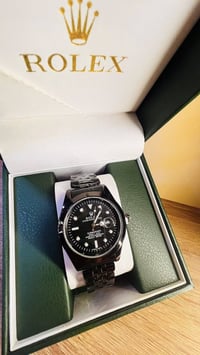 ساعة فخمة • تصميم كلاسيكي • مينا أسود