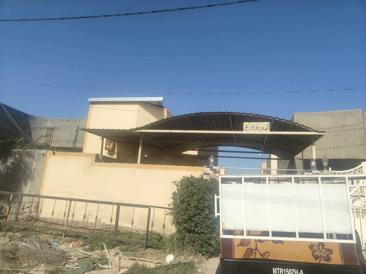 بيت للايجار
المساحة الكلية 200 متر 

مساحة البناء 100 متر 

يتكون من حمامات خارجية 

استقبال 

مطبخ بارد 

مطبخ حار 

حمامات داخلية 

صالة 

غرفة مع حمام داخلي 

صالة في الطابق الثاني مع غرفة 

مخزن 

الموقع 

خلف المجمع السكني 

شارع مولدة سامي


**إذا كنت صاحب هذا الإعلان وتريد حذفه لأي سبب، رجاءا أرسل رسالة إلى الدعم الفني**