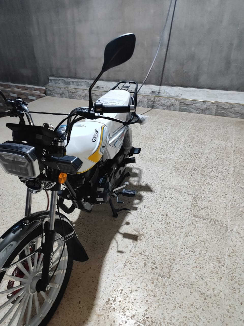 السلام عليكم دراجة 25 محرك زوجيل محرك 200 للبيع وترهم مراوس وفرق ما مستخدمة ولا محطوط بيهة بانزين مكاني القائم حصيبة ***********
