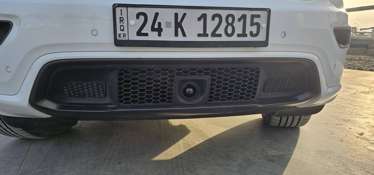 � جيب گراند شيروكي 2021 –Th  Anniversary (الثمانينية)
⭐ أعلى  مواصفات | أبو الرادار فول 

▪️ كلين تايتل ✔️ وارد كندي
▪️ بدون أي ضرر / حادث / غرق
▪️ رقم شمالي (تحويل ملكية أو وكالة حسب الرغبة)
▪️ كفالة عامة 

🔹 المواصفات:
▫️ اللون: أبيض
▫️ المحرك: 6 سلندر 3600
▫️ نظام دفع رباعي 4×4
▫️ رادار أمامي تفاعلي للتصادم
▫️ رادار مسار متعدد الإيعازات
▫️ حساسات جانبية + نقاط عمياء
▫️ حساسات أمامية وخلفية أصلية
▫️ كاميرا خلفية دوّارة
▫️ لايتات زينون عالي وواطي أصلية
▫️ كشافات LED قوية مع DRL
▫️ بصمة أبواب وتشغيل + تشغيل عن بُعد (بصمتين)
▫️ إشارات بالمرايا الجانبية
▫️ باب جنطة كهربائي 

🔹 الداخلية والراحة:
▫️ داخل جلد أسود
▫️ سقف بانوراما طكتين
▫️ سماعات Alpine الأصلية
▫️ تحكم كهربائي كامل بالمقاعد الأمامية
▫️ ذاكرة كرسي السائق (وضعيتين)
▫️ تبريد وتدفئة للمقاعد الأمامية
▫️ تدفئة للمقاعد الخلفية
▫️ شاشة داشبورد كبيرة متعددة الوظائف
▫️ مقود كهربائي رياضي مع شفتات ستيرن
▫️ تحكم ستيرن جهتين
▫️ أوتو هولد + أوتو بارك
▫️ وضعيات قيادة متعددة (ماوس) 

🔹 الإطارات والشكل:
▫️ ويل 20 بلاك توب أصلي
▫️ طقم تايرات جديد 2024 

📄 سنوية جديدة بإسمي لغاية 2030
📄 هزة جديدة
✨ السيارة أحلى من الصور، نظيفة جداً وجديدة كلش 
للاستفسار عن السعر أو تفاصيل أكثر الاتصال على الرقم يوجد واتساب 
📞 ***********
