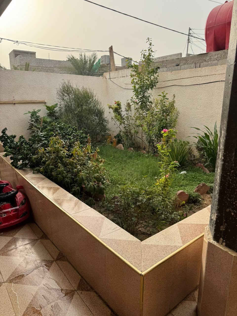 دار المساحة ٣٠٠ متر طابو زراعي سند ٢٥ شارع مهدي العلان قرب ملعب منصور بسعر جيد للاستفسار الاتصال على الرقم *********** او مراجعة مكتب الديار
