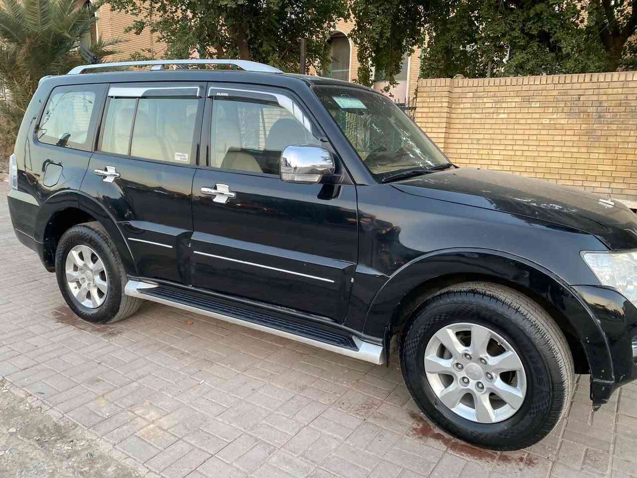 السلام عليكم باجيرو اسود ملكي موديل ٢٠١٦ مكينه ٣٥٠٠ المرغوب شاشه كبيره كامره اشاره ترحيب مري شفط داخل بيجي صاج السياره مكفوله من الصبغ والتبديل تحكمات استيرن رقم اربيل بأسم اخويه بيها تكحيله كولش بسيطه على كد اصبع الباب خلف الصدر السعر ١٧٧ مكان السياره اسكان المنصور او حي اور رقم الهاتف ***********
