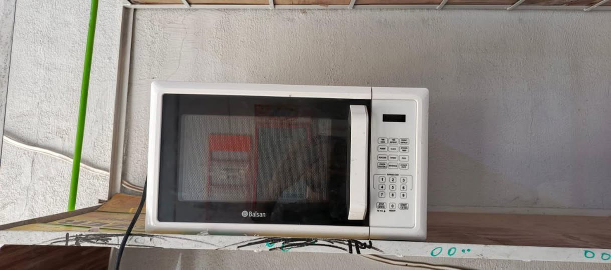 ⭕طخم قنفات تركي 7 أمتار 160 الف
⭕ طخم قنفات تركي عسلي 5 أمتار 135 الف
⭕ طباخ منضدي بدون ميز 40 الف
⭕ تنور غاز 35 الف
⭕ جهاز عضلات البطن جديد غير مستخدم 30 الف
⭕ مكينة شامية جاهزة 110 الف
⭕ حاوية چرزات 4 خانات 25 الف
⭕ مجمدة رويال رحماني 14 قدم وضع شركة 150 الف
⭕ ميكرويف بلسن غير مستخدم 45 الف
🔴كلهم بيهم مجال شي بسيط
🔻حي الانتصار شارع 30
📱 *********** 
📱 *********** موصل, نينوى
