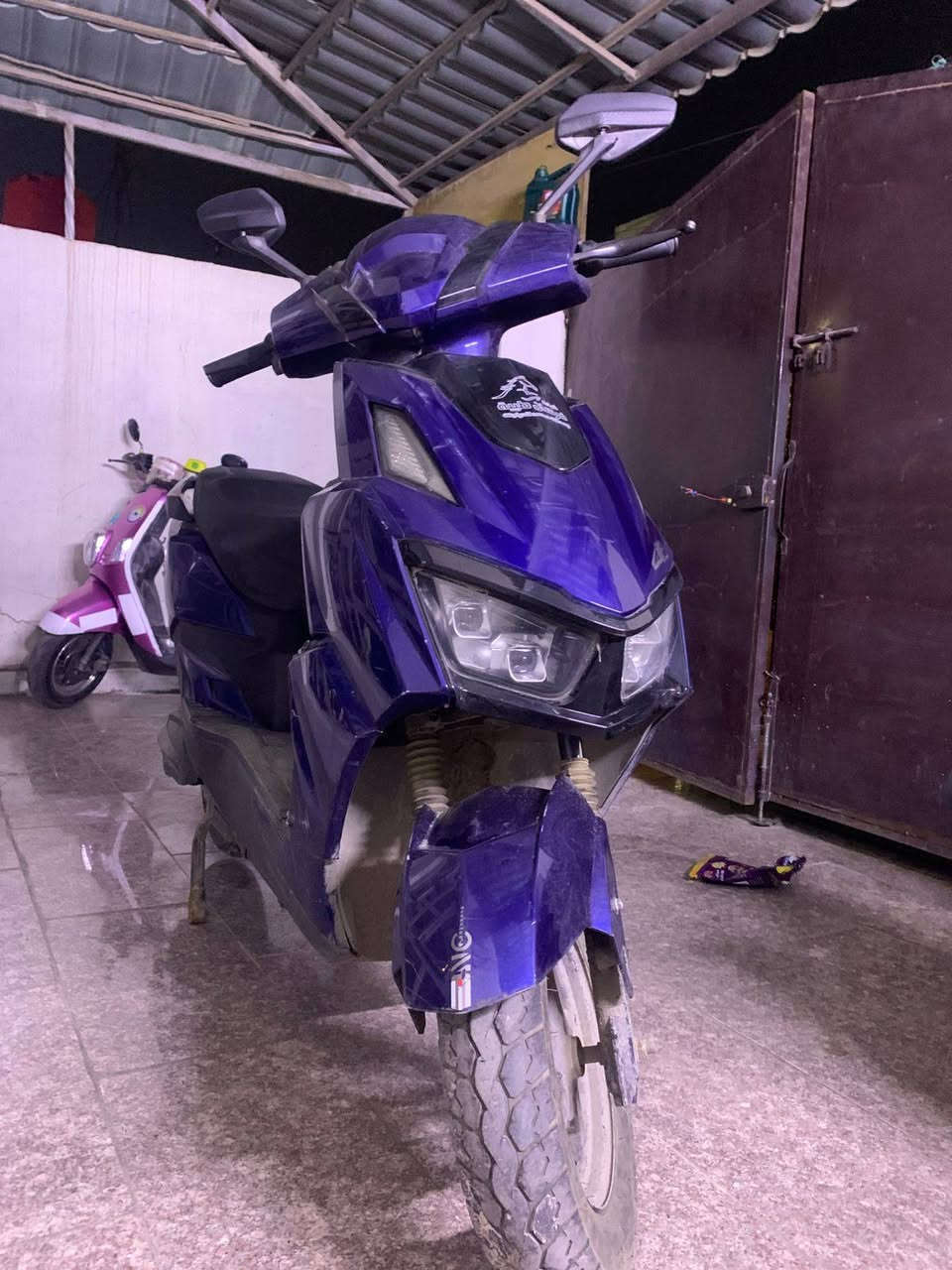 دراجه شحن شركه الفرسان 3 سرعات  6 بطاريات كبار  72فولت  كفرات نضيفه كامله مكمله السعر 375 الف مكاني بغداد حي العامل ***********
