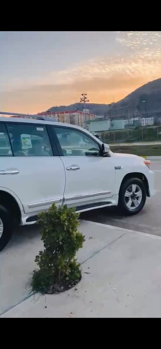 الاندكورز ١٠ محدث فقط دعاميات  cxrاصل ابريم ام طفايه فتحه ٨ ايرباك مكينه مفتوحه بدون صبغ بس بارد مكانين   ماشيه ٢٦٠ الصويره او بغداد جسر ديالى الاتصال ***********
