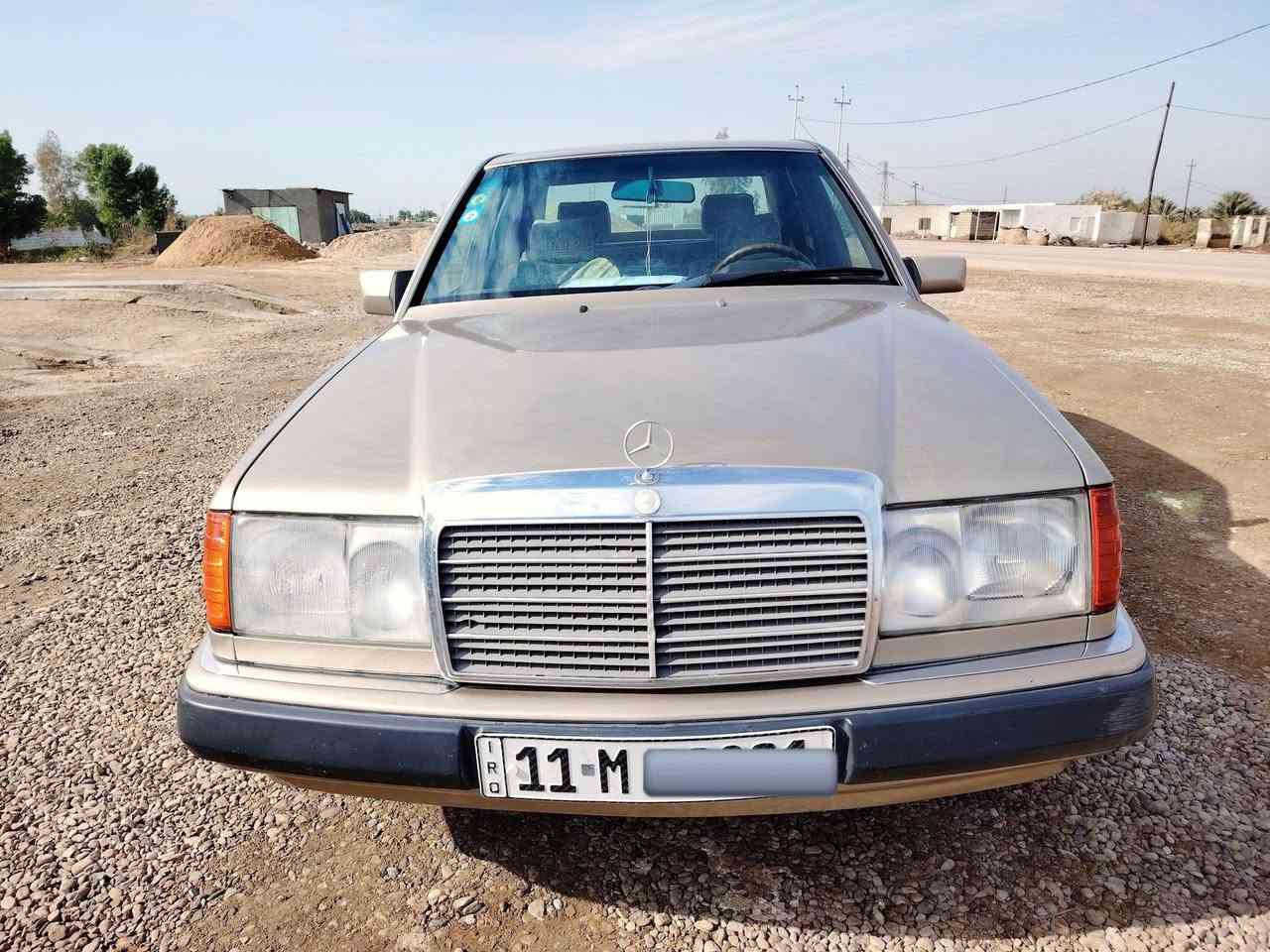 مارسدس دب 300E للبيع موديل 1991 رقم بغداد انكليزي باسمي سنويه مجدده لل 2030 محرك  وكير بلاد وقواعد بلاد جدد و حداديه 100/100  نضيفه السياره بشكل مصبوغه جمالية مكفوله من الضربه والسياره احله من صوره مكان واسط/كوت  سعر 85 وبيها مجال  للإستفسار اكثر الاتصال على الرقم:
 ***********
 ***********
