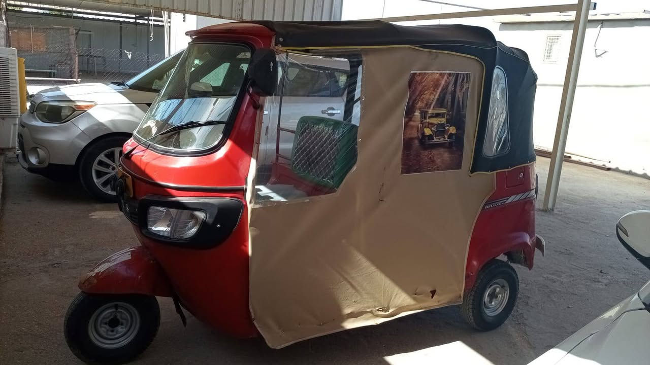 تكتك للبيع موديل ١٨ اوراق اصولي تكتك جهازه من كلشي مابيه اي شي لاضربه ولا صبغ ع البلادي مكينه خير من الله كهربائياته كله شغاله تكتك شوفت عينك سعر ٣٦٠٠ وبيهه مجال حك الجيه ***********
