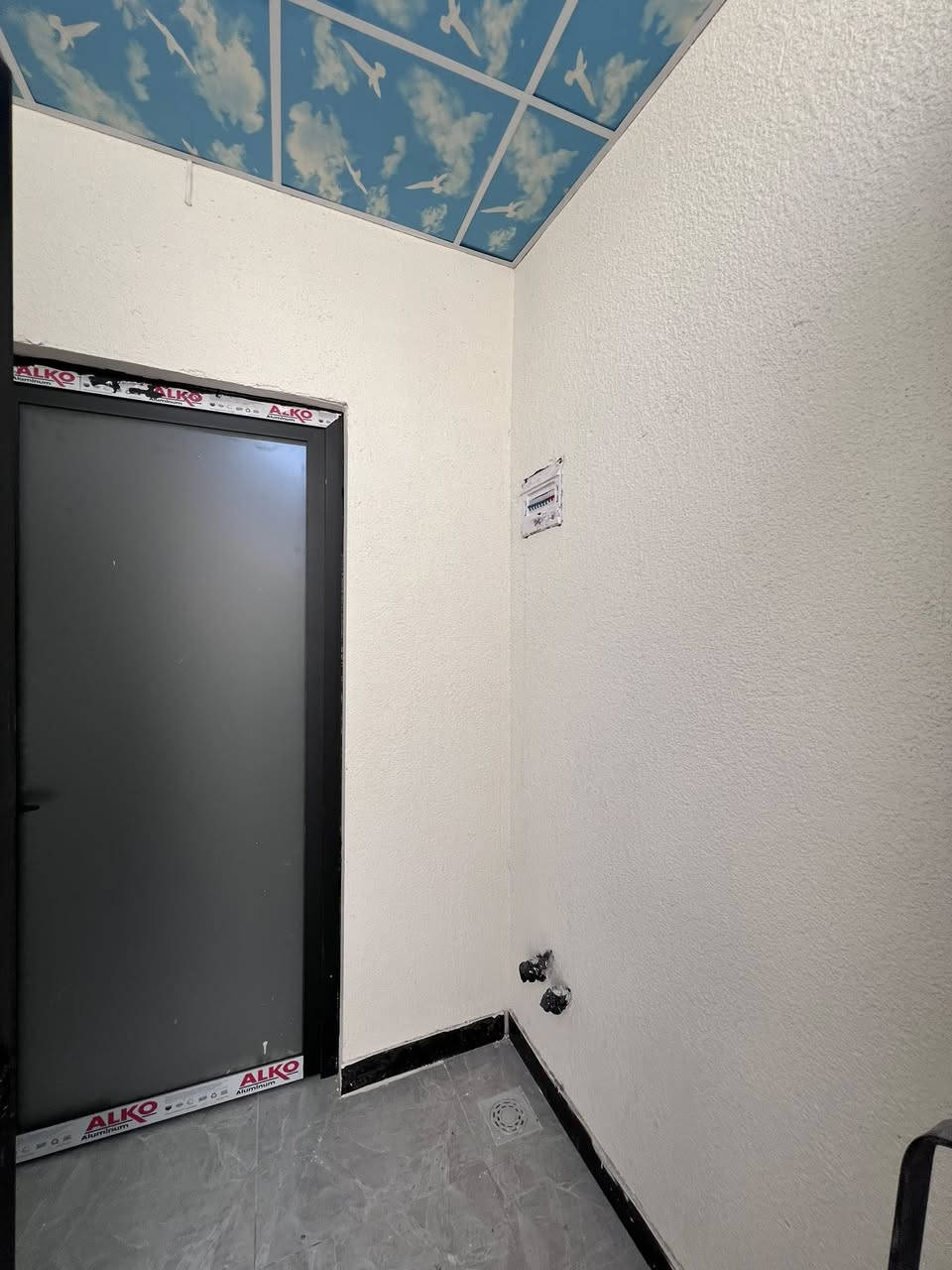 دار سكن بسعر 42 مليون
وقف سني مسجل أصولي 💯
#المساحة :: 100م السقف سندويج .
إبي الخصيب - مهيجران - قرب جامع الگرية .
#يحتوي :: طارمة . صحيات خارجية . صالة . مطبخ .
منور . صحيات داخلية . غرفتين منام . 
#البناء_حديث_2026 . كامل خدمات .
#للأستفسار :: ***********
