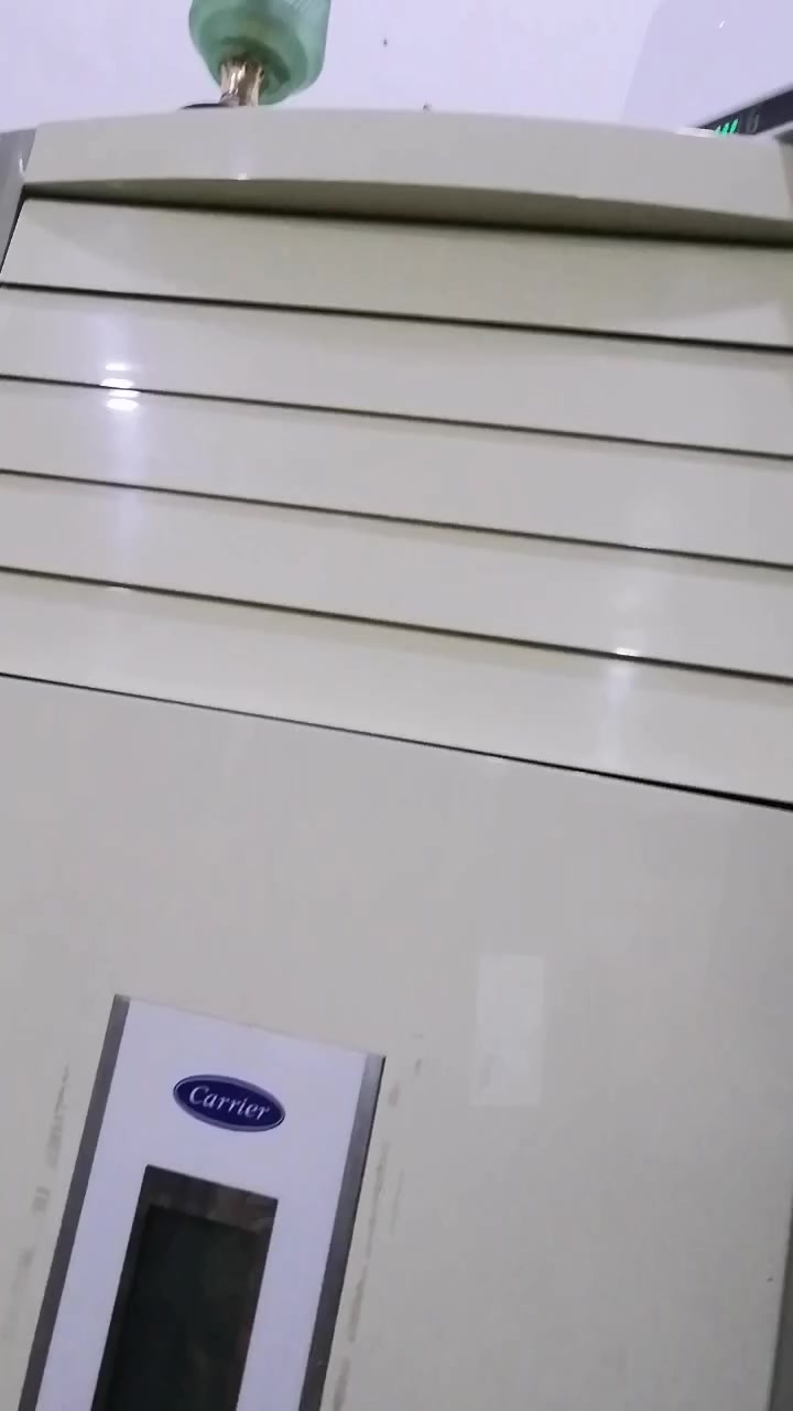 السلام عليكم سبلت عمودي 3 طن نضيف وشغال  بس يثلج مامصلح
السعر 650 مكاني الصلبه قرب محل ضياء الزيدي
***********
