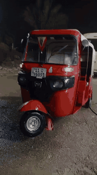 سلام عليكم عندي تكتك البيع مديل 18 الون احمر  رقم وسنويه انكيليزي تكتك كشر نضيف بيه ضربه بل لغد وراجع حار قليل  اكفلك محرك واكسنت سعر 5ونص ***********
