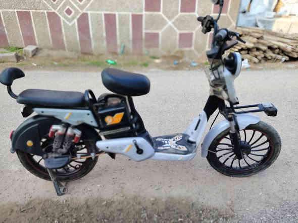 السلام عليكم ورحمة الله وبركاته
دراجه شحن ٤ بطاريات للبيع
السعر ٢٠٠ وبيه مجال
*********** للاستفسار
