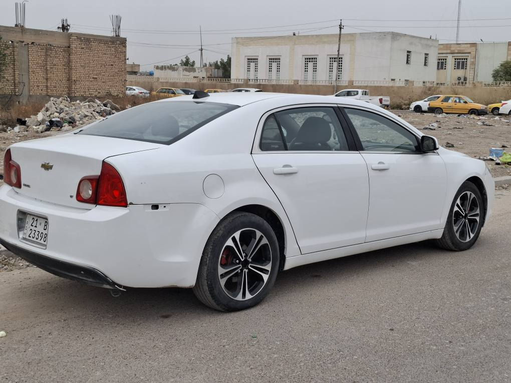 السلام عليكم للبيع او المراوس شوفرليت ماليبو موديل ٢٠١٢ وارد خليجي محرك ٢٤٠٠ تخم تاير جديد صدر امامي خلفي نظيف تدفئه وتبريد تحكمات استيرن سياره جاهزه ان شاء الله مكفوله ما عدا بيها بالجاملغ الخلفي وربع الحوض مضرر فقط مكفوله من الكص تعمير درجه اولى السعر ٧٢ وبيها مجال 
مكاني بغداد 
رقم الهاتف *********** بغداد, العراق
