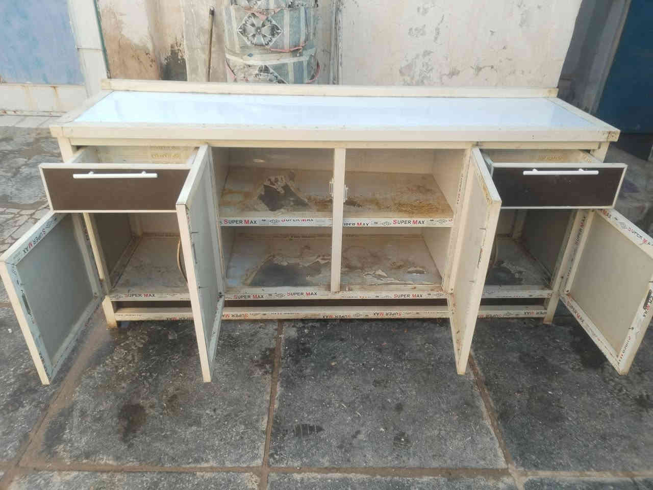 كاونتر ارضي فقط مترتين نضيف كلش اسعر ٨٥ الف عنوان شطره حي زهور ***********
