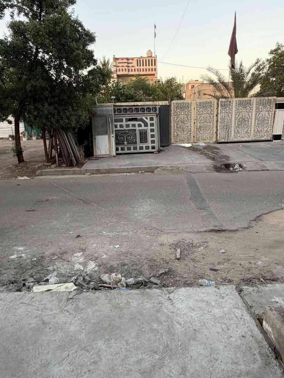 بيت 100م #للأيجار  " زيرو ممسكون 2026 "
استقبال و3 غرف نوم و خدمات طابقين و خارجية

#السعر 700 ألف وبي مجال بسيط / تسليم مفتاح
الشعب حي الصحة قرب جامع السلام

***********
