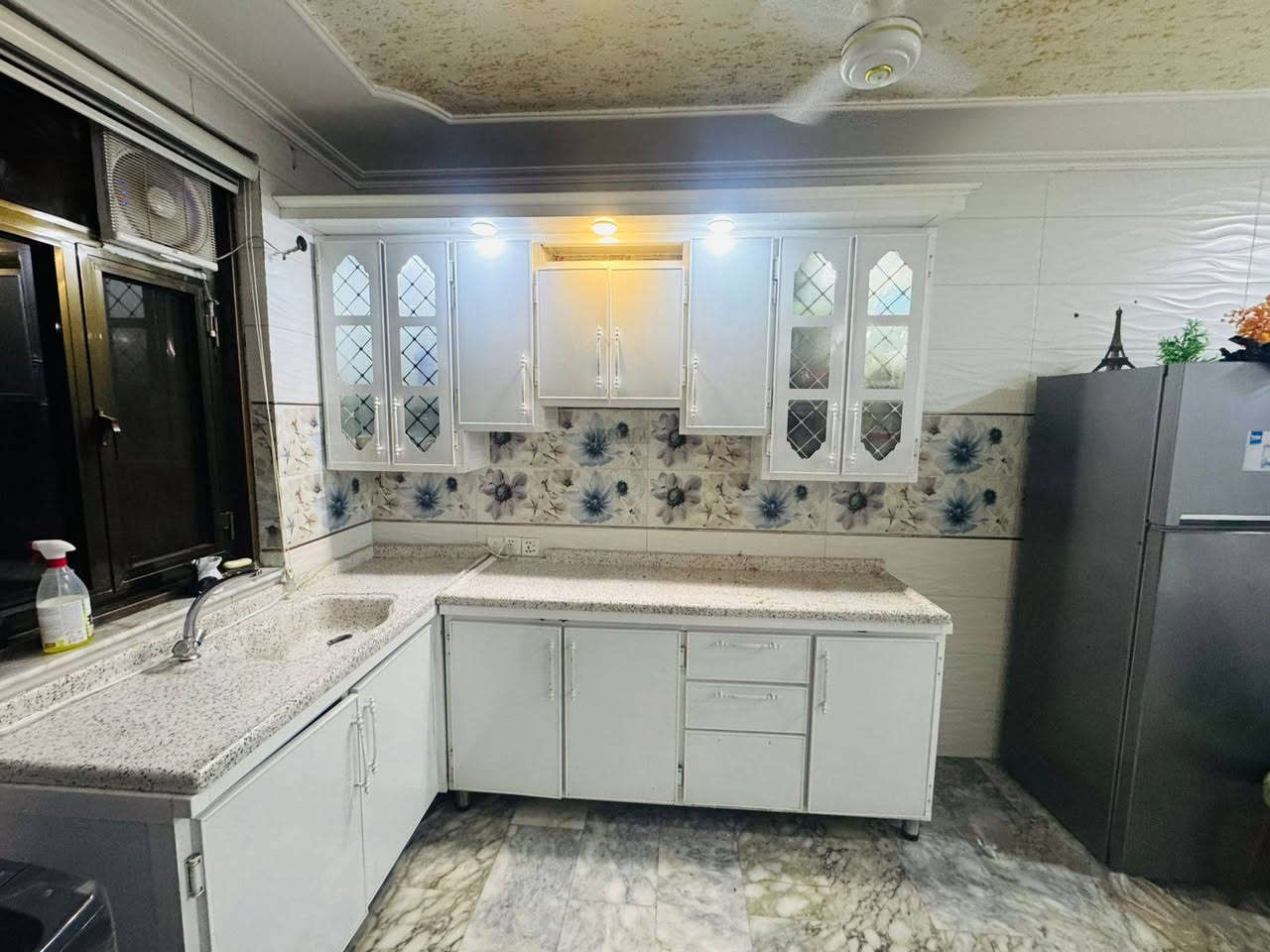 كاونتر المنيوم نضيف جدا مرمر درجة أولى
السنك متر وثمانين
الكاونتر مترين
الملحق مترين و٦٠
سعرة ٤٧٥
مكاني قرب بوابة الكاضمية ***********
