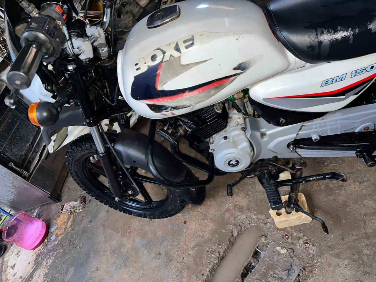 السلام عليكم دراجه للبيع مديل 19 اوراق كامله محرك لاتنقيص ولاتبخير دراجه حلوه حيل السعر 1150 مليون وميه وخمسين وبيها مجال الرقم /***********
