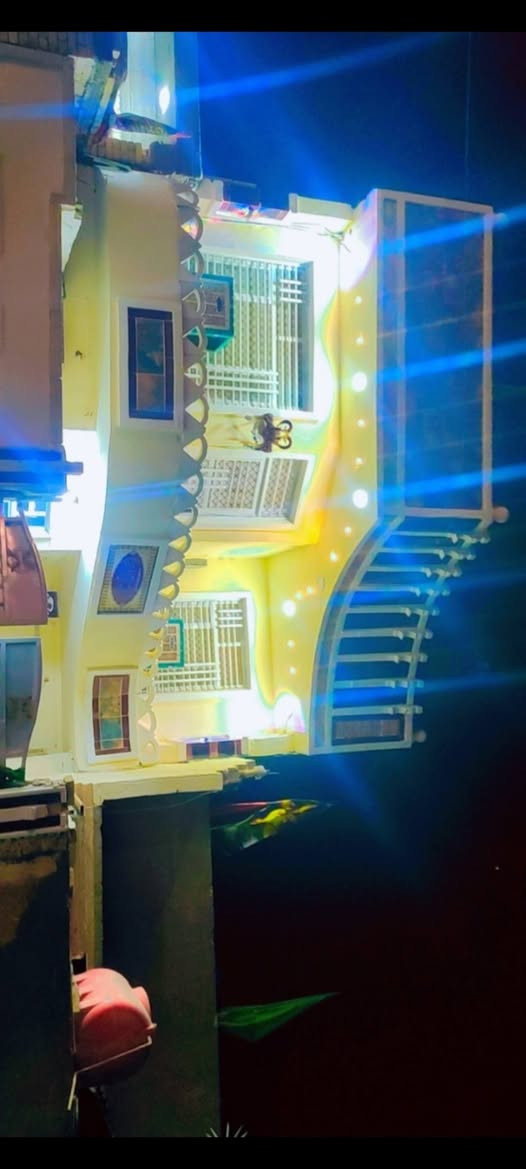 اسلام عليكم بيت للبيع بحي العسكري ب 18 المساحة 150النزال 20والواجه 7ونص البيت طابقين الطابق الاول غرفتين وصاله واستقبال ومطبخ وصيحات والطابق الثاني غرفتين وصاله وصحيات والاستفسار ***********
