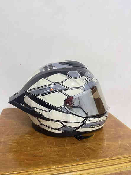 خوذة اصلية السعر 100 مكان بغداد قياس XL
***********
