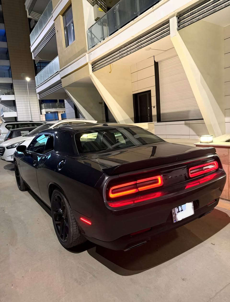 ( من انضف جالنجر با عراق )
جالنجر 2023 RT أمريكي حادث فقط البنيد وشويه من جاملغ ستوك با كامل 
السياره فوك ما تتخيل جديده بريحه الشركه ماشيه 21 الف 
محرك V8 5700 
رقمها بغداد باسمي عنواني المنصور با بوابه 
الرقم *********** 
سعر السياره 20 الف دولار بلااش بس محتاج ابيع بغداد, العراق
