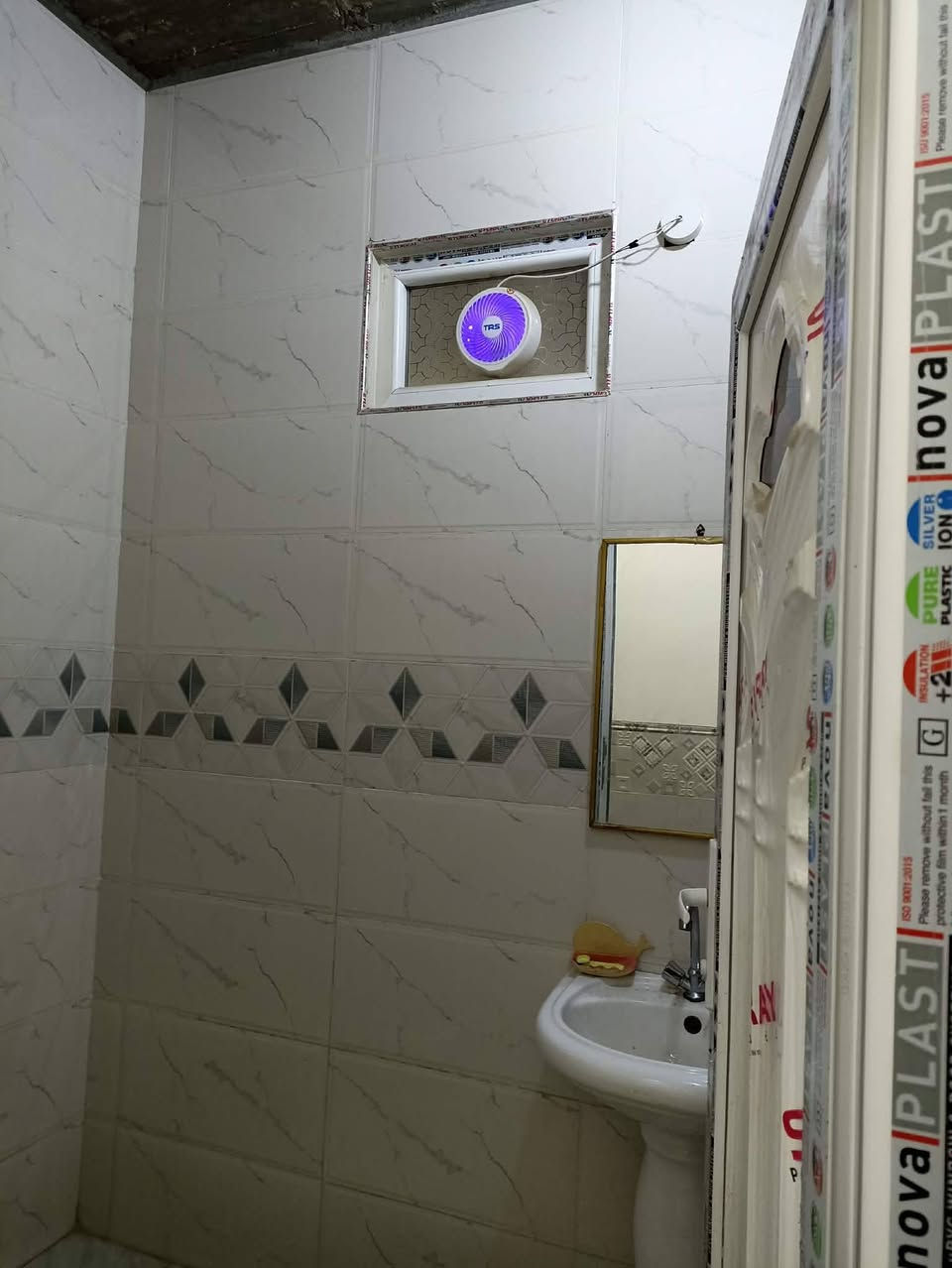 يوجد مشتمل مساحه 88 م طابو ملك صرف   في حي التأميم الثانيه   الشارع 15م كدامه حديقه مقبل على تبليط البناء طابوك
الطابق الارضي غرفه مطبخ وصاله وصحيات
الطابق الثاني 🏠 هيكل
مكلف بالنشر رقم صاحب المشتمل ***********
