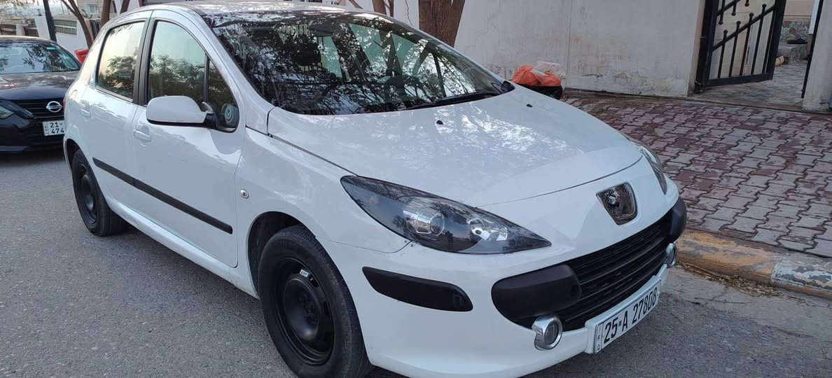 بیجو موديل 2006سياره جديد كلشي باقي على بلادي كير محرك كهربائيات كله بشرط تبريد ثلج سنويه حتى 2030رقم كركوك دولي بيه بونيت صبغ فقط و مكانين بيه شخط خفيف بدون حادث سعر 63وبيه مجال رقم تليفون ***********
