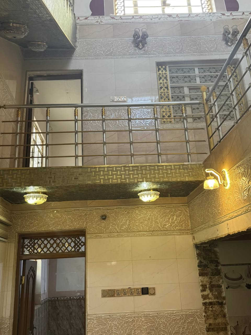 الجديدة الرابعه شارع المدينه بيت ركن ٨٠ متر طابقين بناء عكاده نظيف وفارغ ***********
