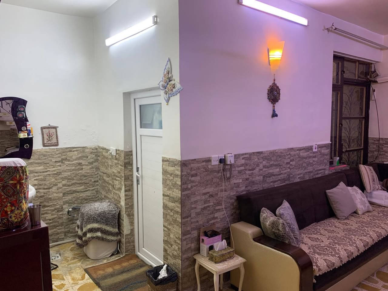 ملاحضه / العنده عقار 🏡#للبيــــــع ويريد يبيع  #دزونه كافت التفاصيل العقار مع ذكر السعر ورقم التلفون ☎️وان شاء الله باقرب وقت ينباع ان شاء الله 🤲❤️
____________________________________________
دار 🏠 #للبيــــــع المساحه 84م الواجه 6 نزال 14 بناء حديث
#الموقع ممتاز : الشعب قرب سوك شلال بضهر شارع المعدان 
#يحتوي >على ستقبال +مطبخ + 3 غرف نوم + صالة + وخدمات فوك جوه + وبيتونه وسطح. للاستفسار والطلب 
#مكتب الباسم للعقار
 بادره حسين الدراجي ابو الاكبر *********** 
وا محمد الدراجي ‭0771 291 7191‬
(السعر 245 مع المجال )
