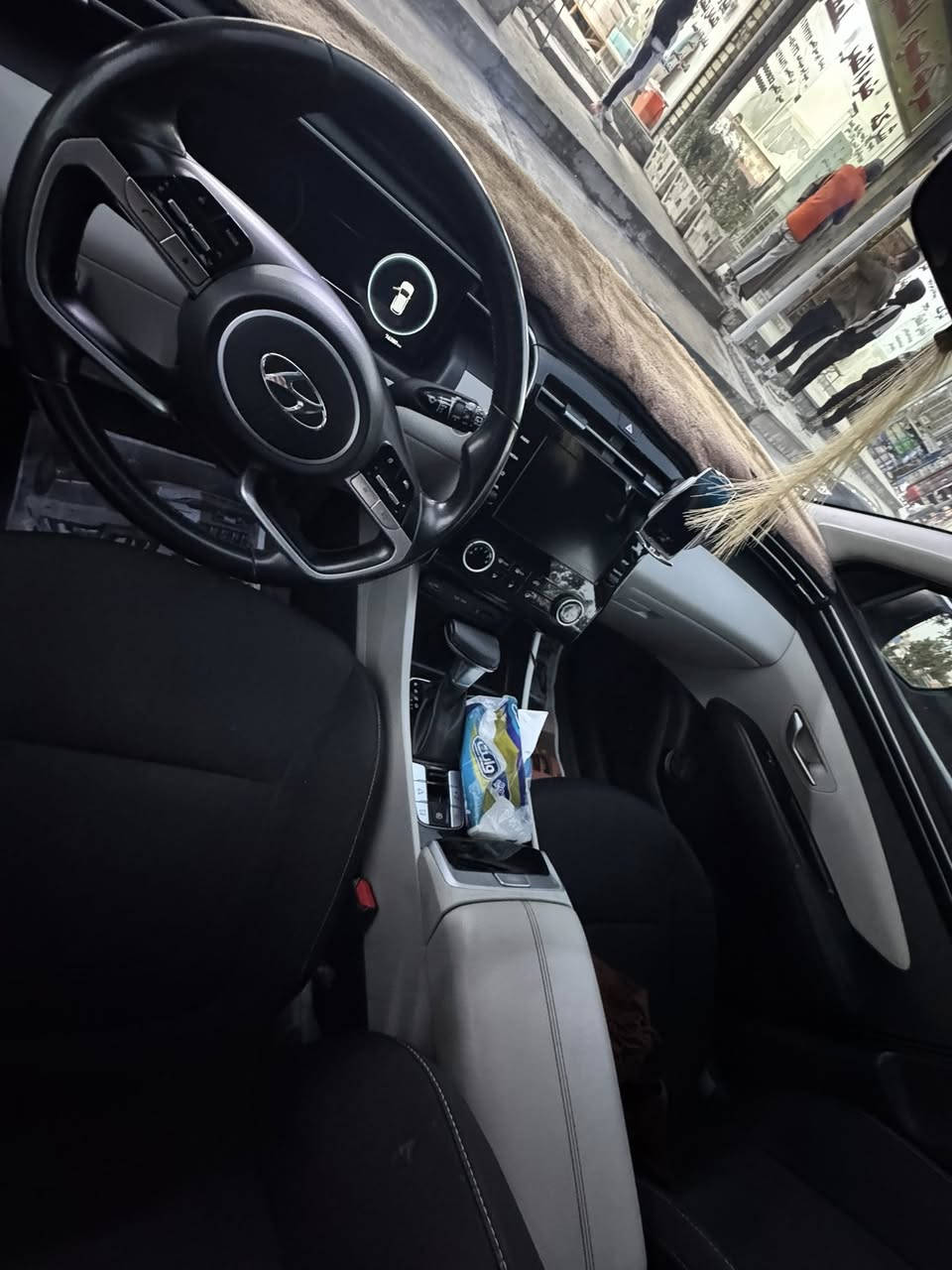 توسان خليجي  2023
فول مواصفات ماعدا البانوراما ماشيه ٧٦ الف  
كراسي كهربائي
 تشغيل عن بعد 
السايد بريك بصمه 
تحكمات ستيرن 
3 انظمة قياده سبورت وايكو وعادي 
بردات خلفية 
مكفوله ماعدا طخه صغيره بل باب  كما مبين بالصوره 
المكان بغداد تقاطع درويش 
هاتف : ***********
السعر 210
