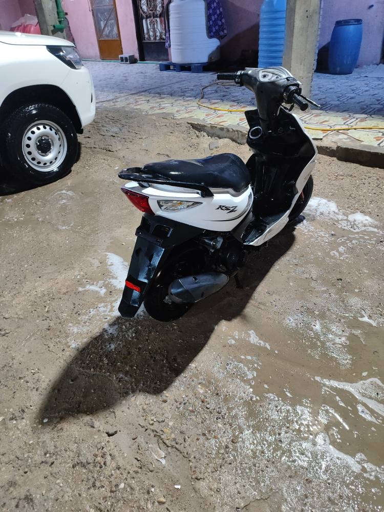 دراجه ماكس مضلع دراجه نضيفه مال حاويه بس كفراتها تجاريه كله البلاد كل شي شغال بيها مابيها نقص بس سله الورا كهربائيات كلها شغاله للاستفسار *********** ابو الخصيب, البصرة
