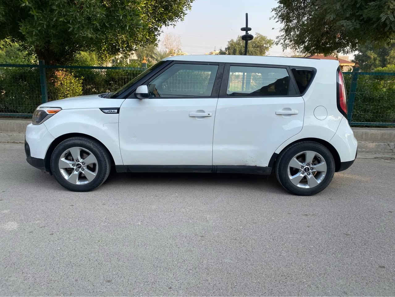 السلام عليكم 
للبيع فقط
كيا صول2017 حادثها جاملغ خلفي بدون دواخل بدون شواصي كما موضح بصور الحادث 
كير محرك تبريد صدر خير من الله مكينه 1600 GDi رقم بغداد دولي باسمي 
السعر المطلوب  118 وبيها مجال الجاد بالشراء يخابرني ويدلل مكاني بغداد/الدورة/المهدية الثانية 
***********  
 ابو علي . بغداد, العراق
