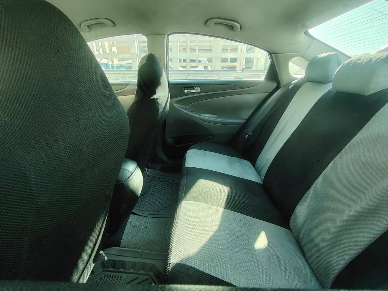 السلام عليكم 
سوناتا 2014 وارد امريكي هذا حادثها كدامكم رقم بغداد باسمي تحويل ثاني يوم محرك 2000GDI كير ومحرك جدد  ومنظومة تبريد جديدة وصدر امامي خلفي جديد ضمان ٦ اشهر قبل اسبوع شاده وتخم تاير جديد قبل اسبوع شاده والكهربائيات كفالة مكملها على اخر حباية السيارة نضيفة لون فيلي رايدها ب112 وبيها مجال ..
مكاني : بغداد مجمع بسماية السكني .
الرقم : ***********متواجد واتساب وماسنجر .
