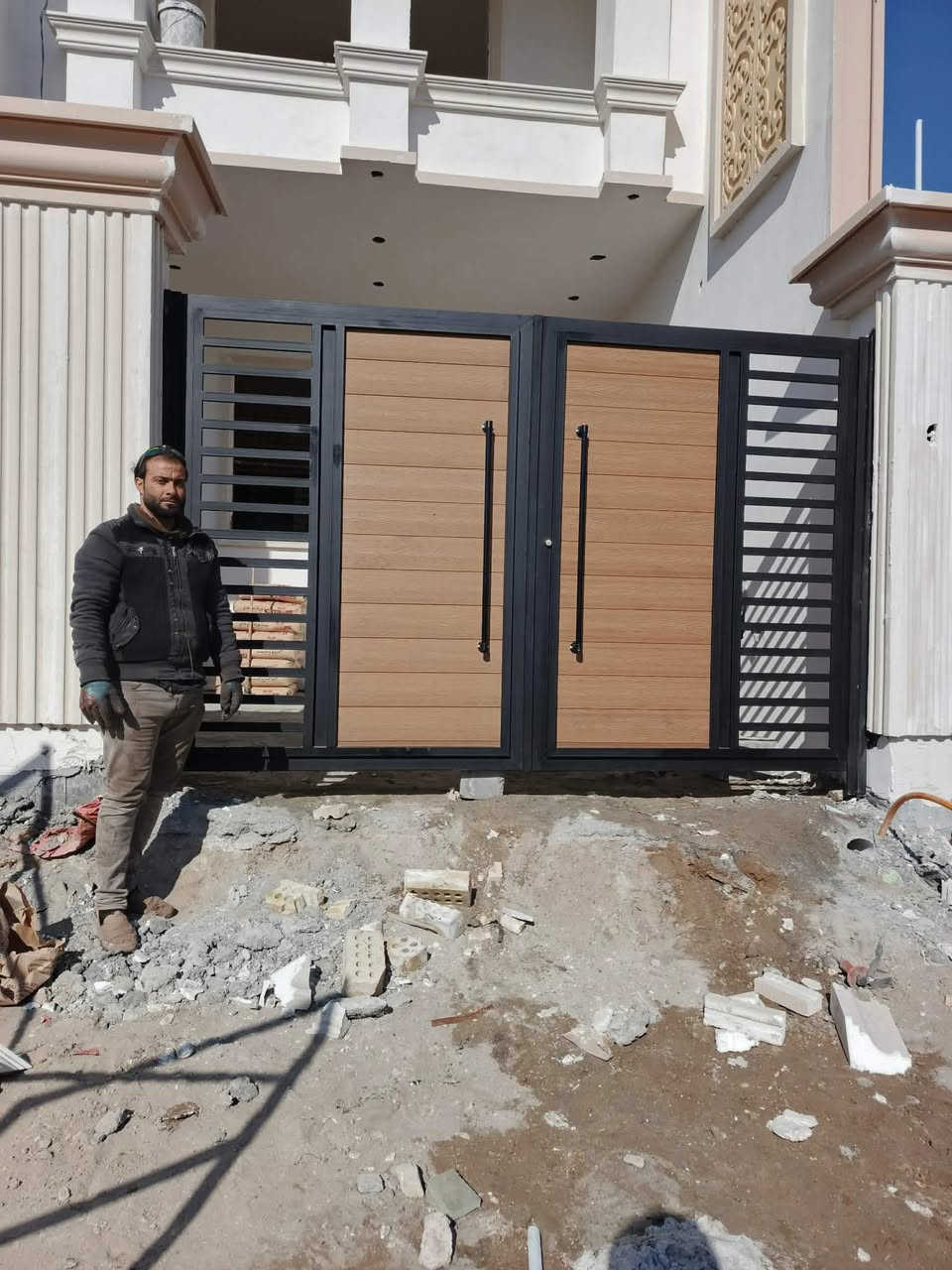 السلام عليكم حدادة ماشاء قرب شارع السد شغل مرتب او اسعار مناسبه رقم تلفون ***********
