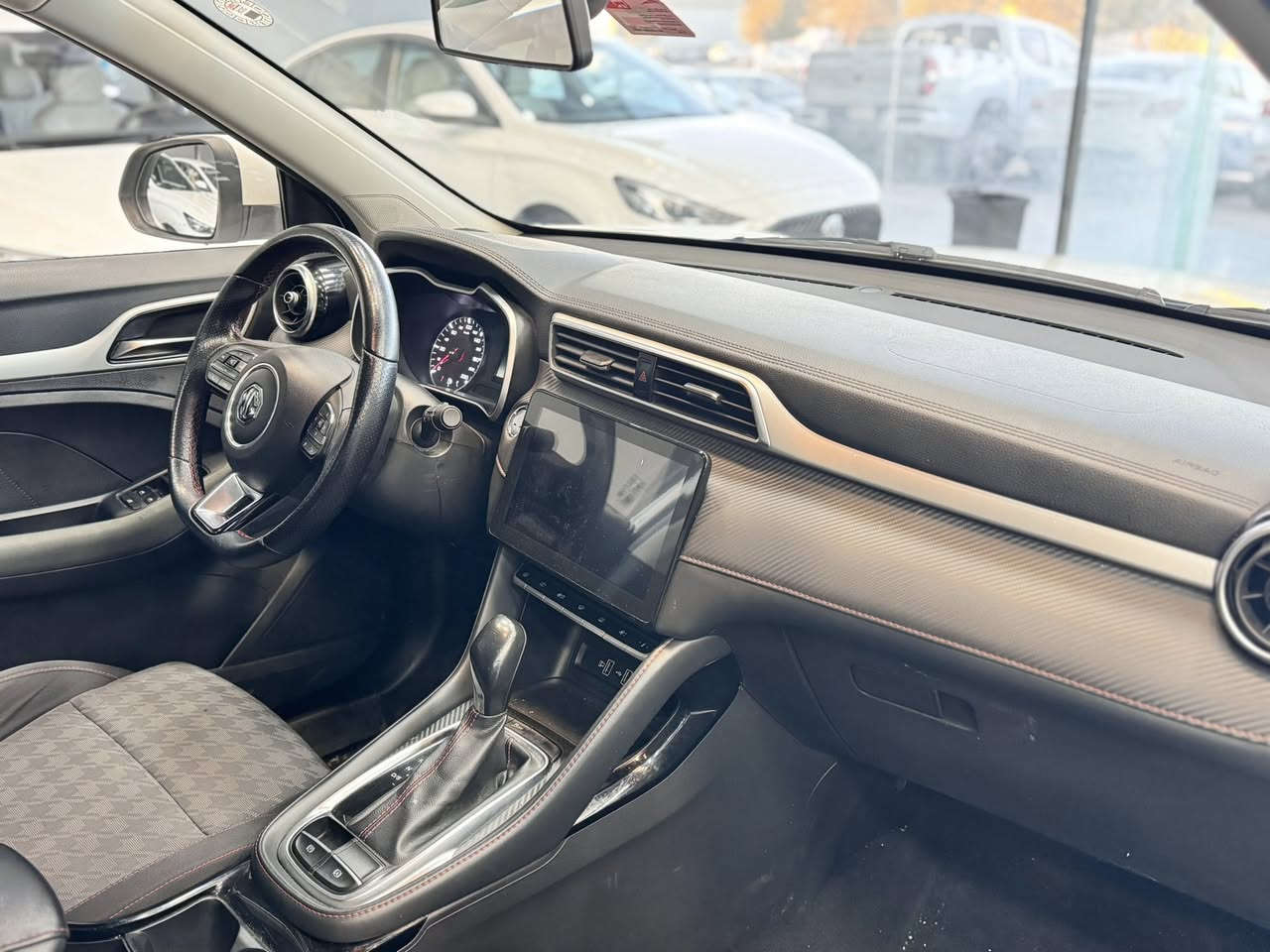 ئێم جی MG ZS 2023 
مواصفات کۆمفۆرد. بەسمە. برێك ئۆتۆ بەسمە. 
شاشەوکامێرا.حساس ویل کەپ تەبرید مەرکەزی 
لایت زینۆن. ڤۆلیۆم .بلوتوس. تحدید سورعە.
ته‌نها 50 هه‌زار رۆیشتوه‌
بی سوبخ بی سارده‌كوت زۆر خاوینه‌
شوێن   هەولێر
سعر 123$ دینار
موبایل:***********
