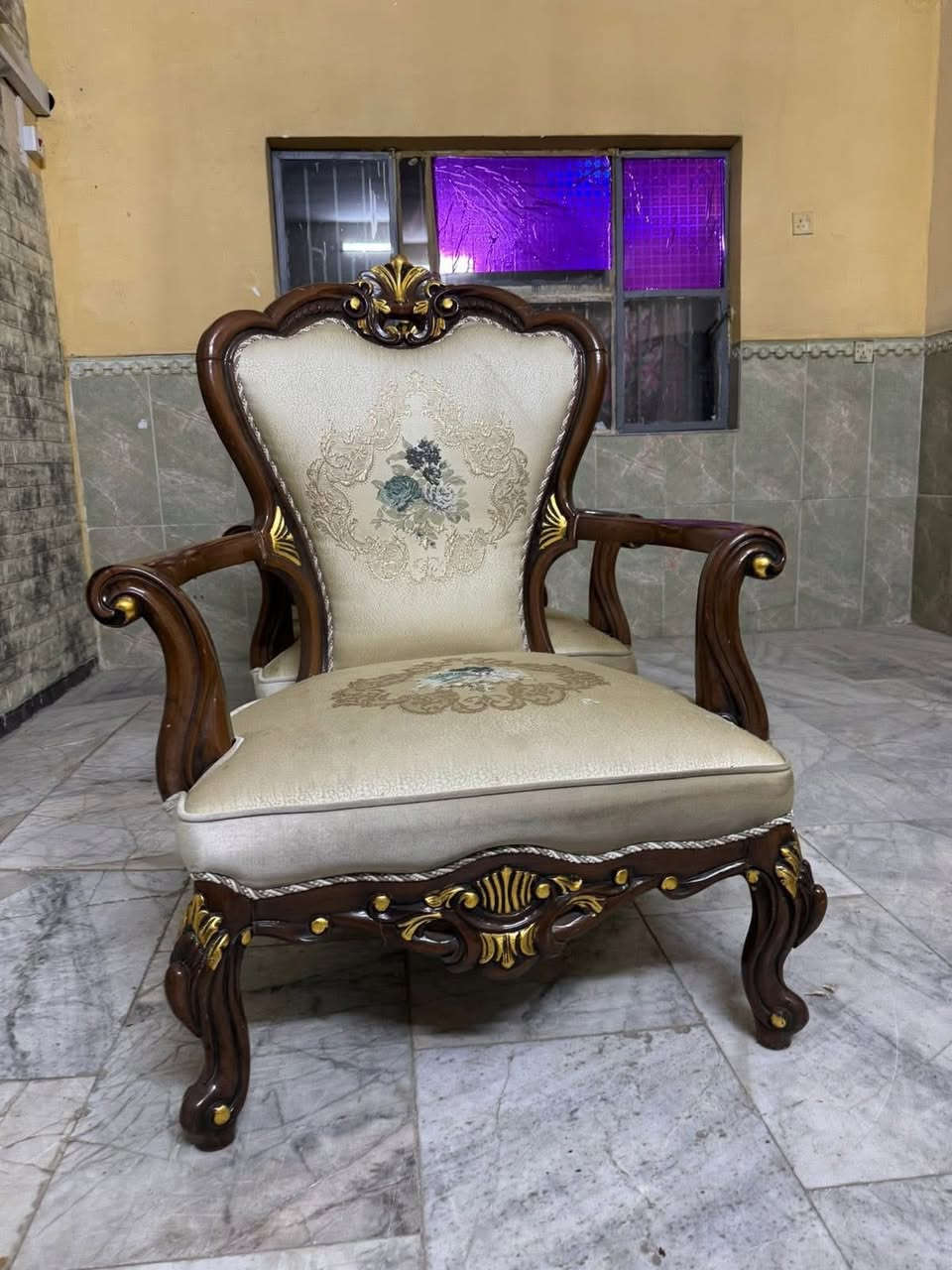 للبيع تخم زان تركي ملكي ١٠مقعد مع طبله وسطيه اخو الجديد ***********
