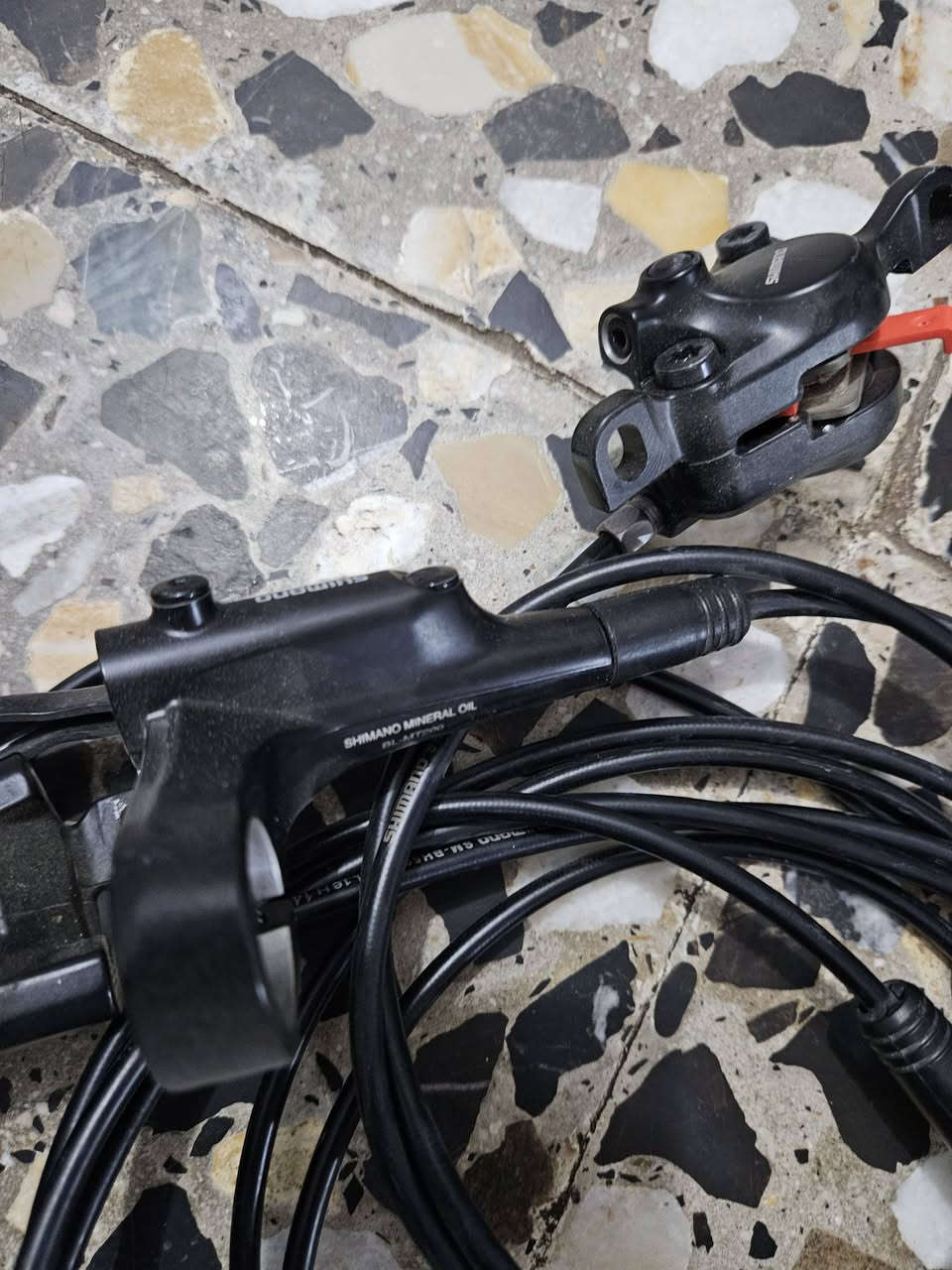 سلام عليكم بريكات دهن نوع شيمانو MT200 زوجين 
سعر الزوج الواحد ب٥٠ نضيفات على الشد الشغل مكاني مدينه الصدر ***********
