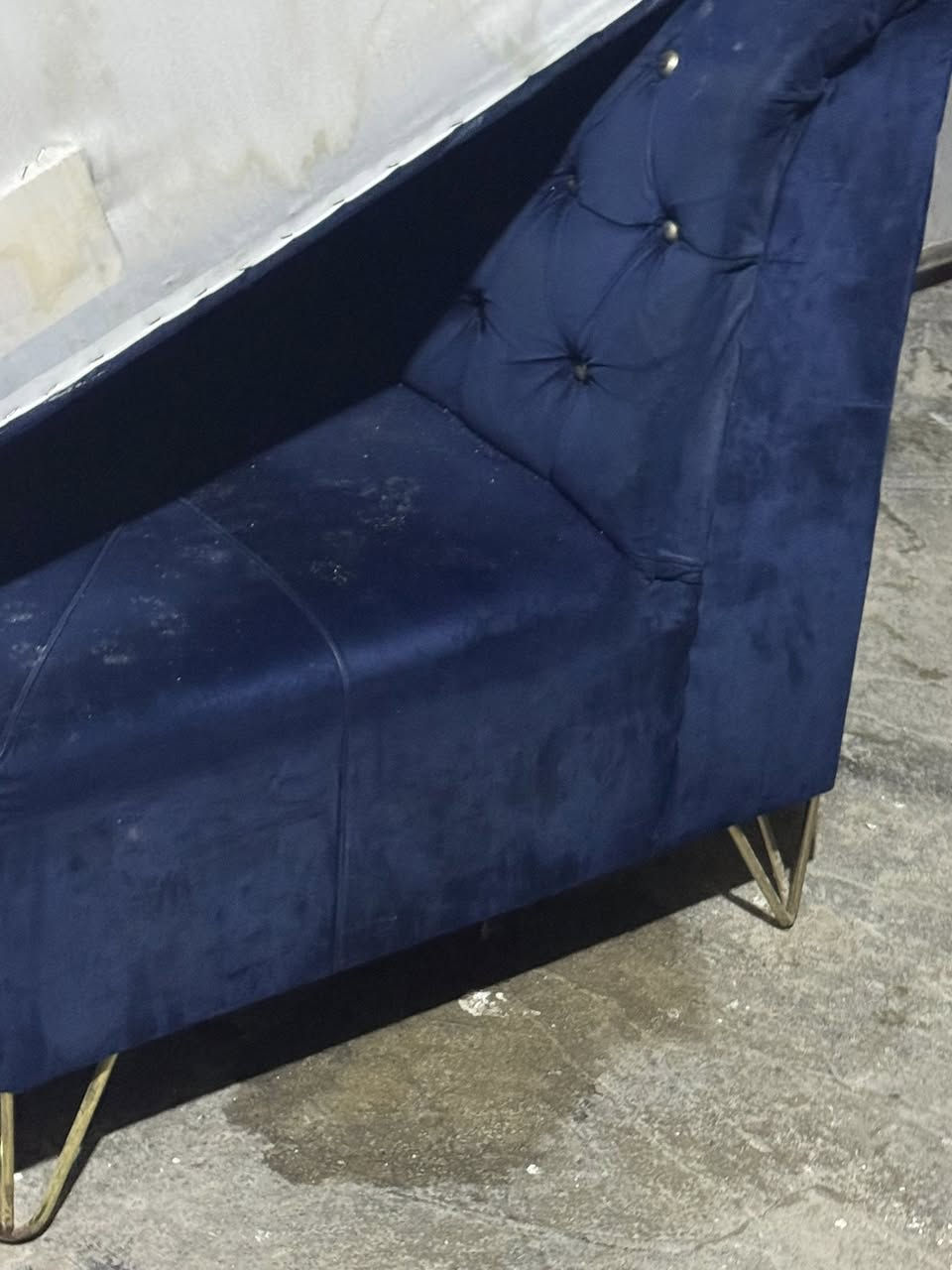 نص تخم خمس قطع نضيفه المكان البياع السعر ١٠٠ وبي مجال المكان البياع الرساله للاستفسار ***********
