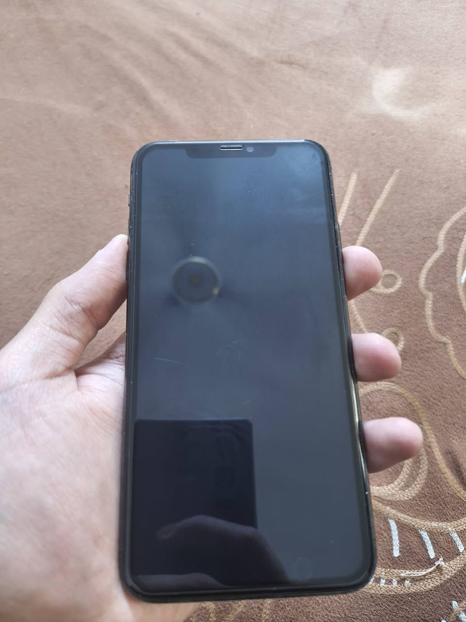 السلام عليكم
ايفون 11 برو ماكس نموذج M ذاكرة 256 مبدل شاشة وبطارية نوعية جيدة الله شاهد مابيها اي مشاكل النظافة 90 بالمية 
قيم باليرضي الله واخذ مكاني بغداد الدورة 
***********

