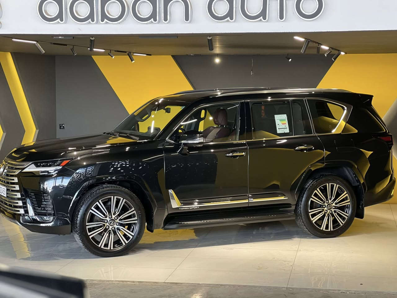 سلام عليكم ليكزس 
LX600 2023
Turbo Sport 
مواسةفات بريمي رقةم واحد داخل احمر 
25 سماعة داتاشو 
فوول مواسةفات
سيارة مكفولة كةفالة عامة 
***********
