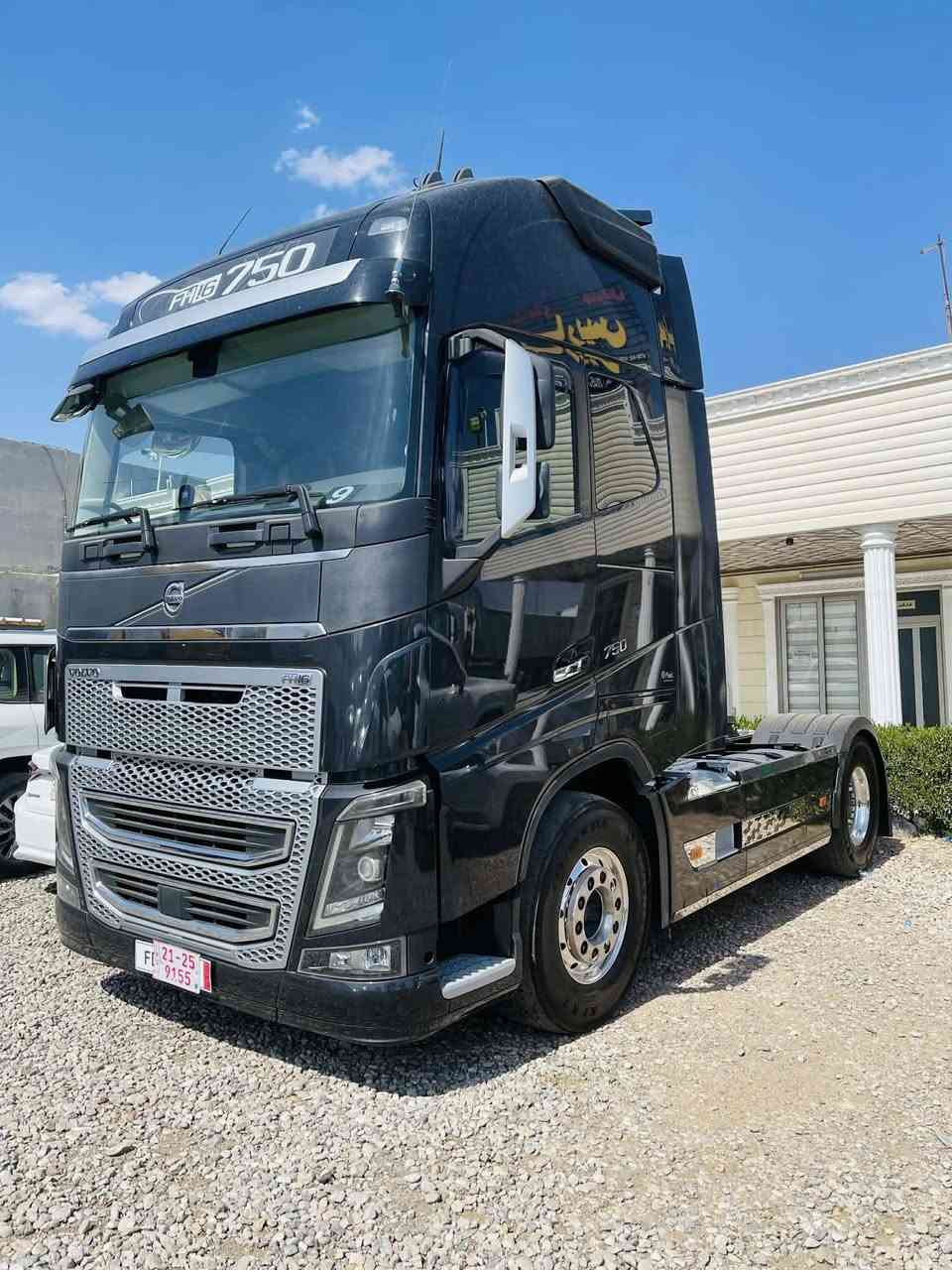 فالفۆ موديل ٢٠١٦ 
حجم محرك ٧٥٠ 
كم ٩٥٠ هه زار روشتوه 
فول مواسه فات
ريتايده ر ئاو - حاسه و كاميرا- ده بل ته نكى - سبليت خه زن - بويله ر - سه لاجه 
ژ.م 
***********
