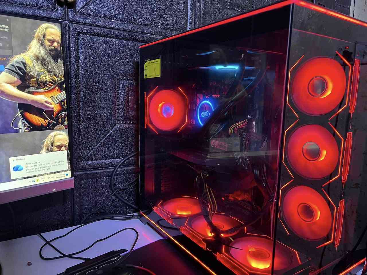 للبيع مع كرسي كيمنك و شاشة كيبورد ماوس سماعات ups 

Gtx 1660 ti 
Cor i 7 6700
Ram ddr4 16 
Ssd 256 
Hdd 2t 
  Power 750w 
السعر 800 وبيها مجال


**إذا كنت صاحب هذا الإعلان وتريد حذفه لأي سبب، رجاءا أرسل رسالة إلى الدعم الفني**