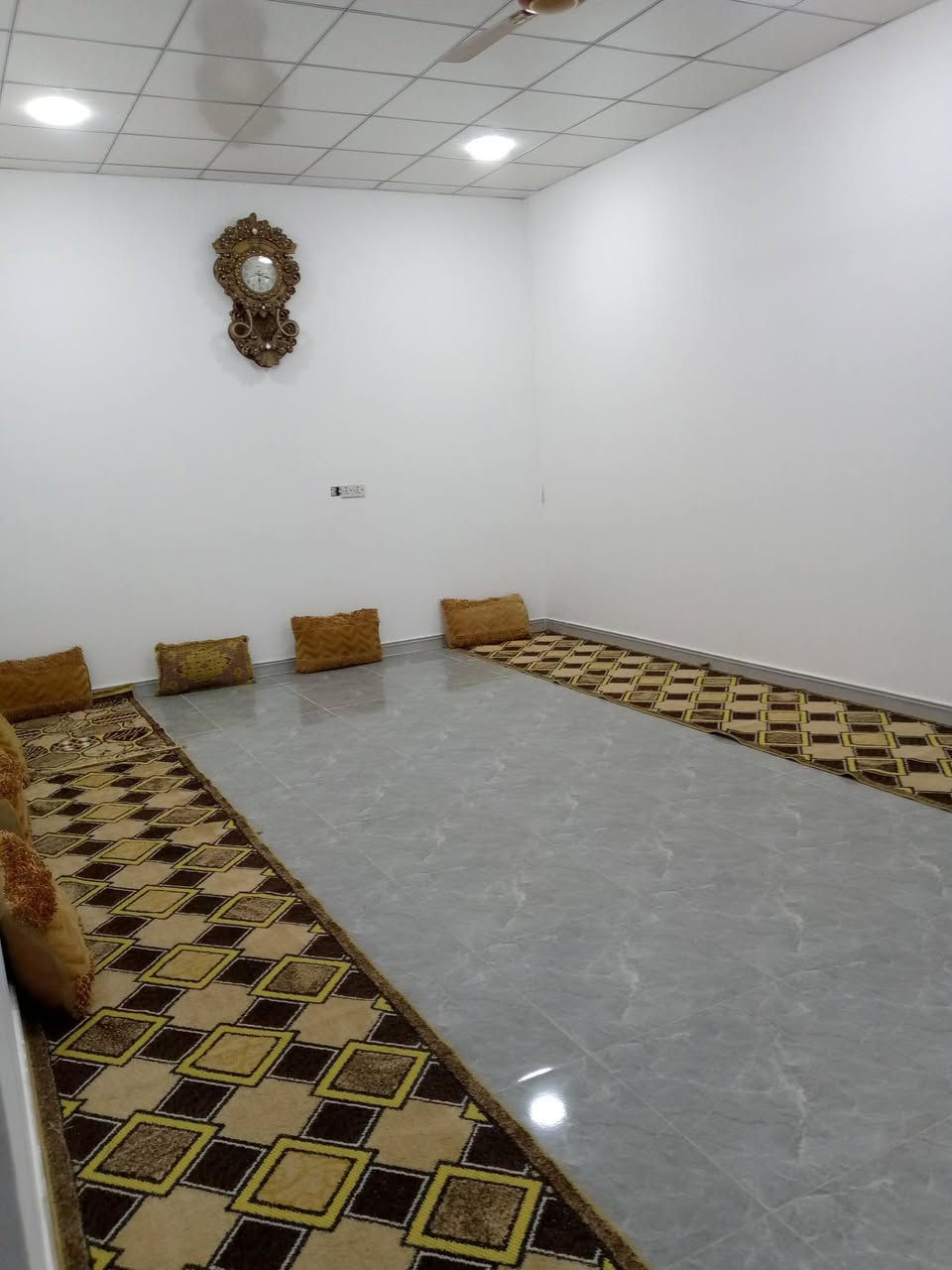 سلام عليكم 1000.  الف متر للبيع مسيج مع بيت حديث مرتب بلدواجن الشراي يخابر ويدلل ***********  ملاحظه البيت كلش حلو متعوب عليه
