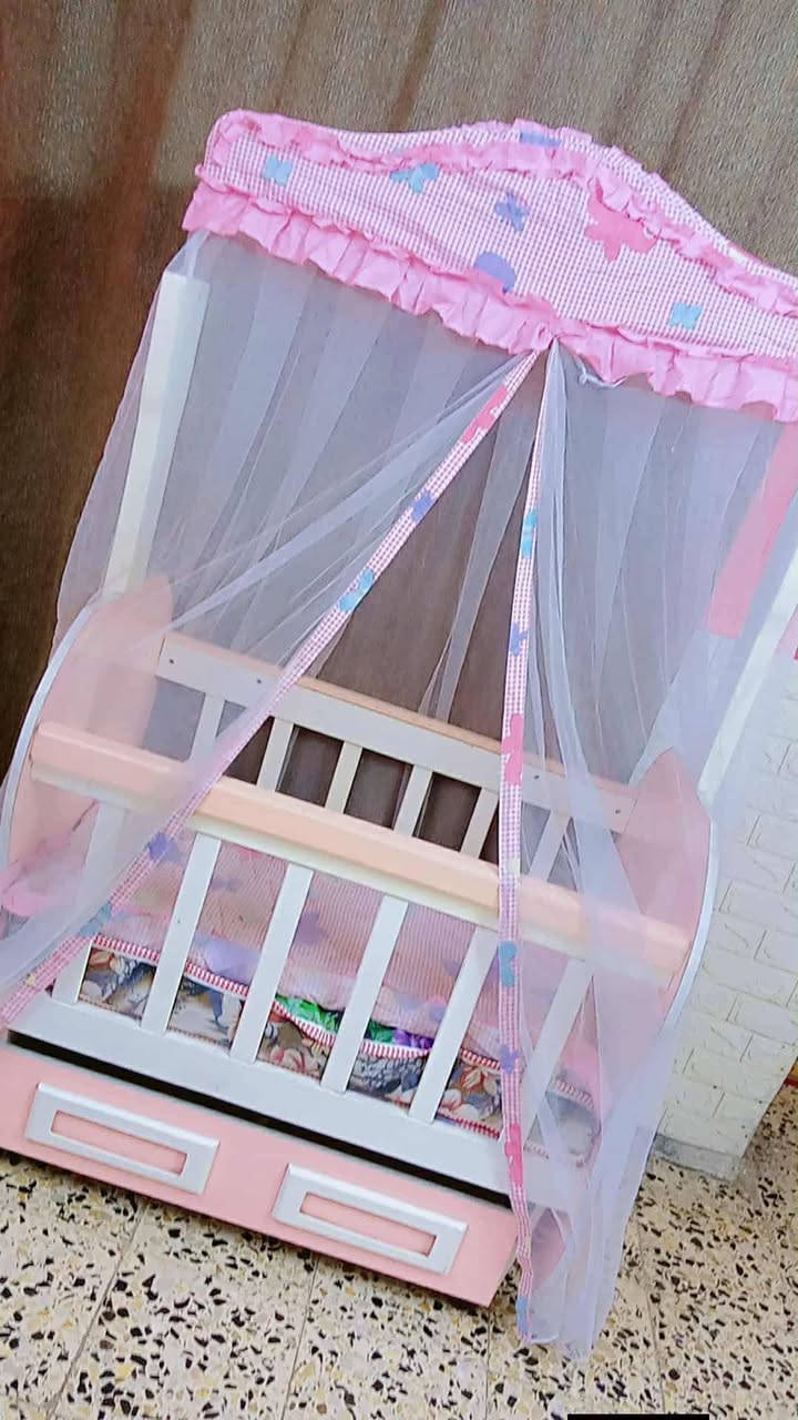 كاروك طفل مع دوشك للبيع نضيف السعر 60 ابو غريب شارع الشهداء ***********
