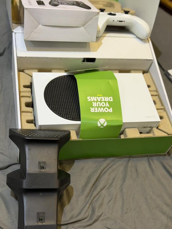 سيريس اكس للبيع مع جوستك وقاعدة شحن
استعمال قليل جدا 

مكاني بغداد البياع مدخل حي المواصلات 
***********
