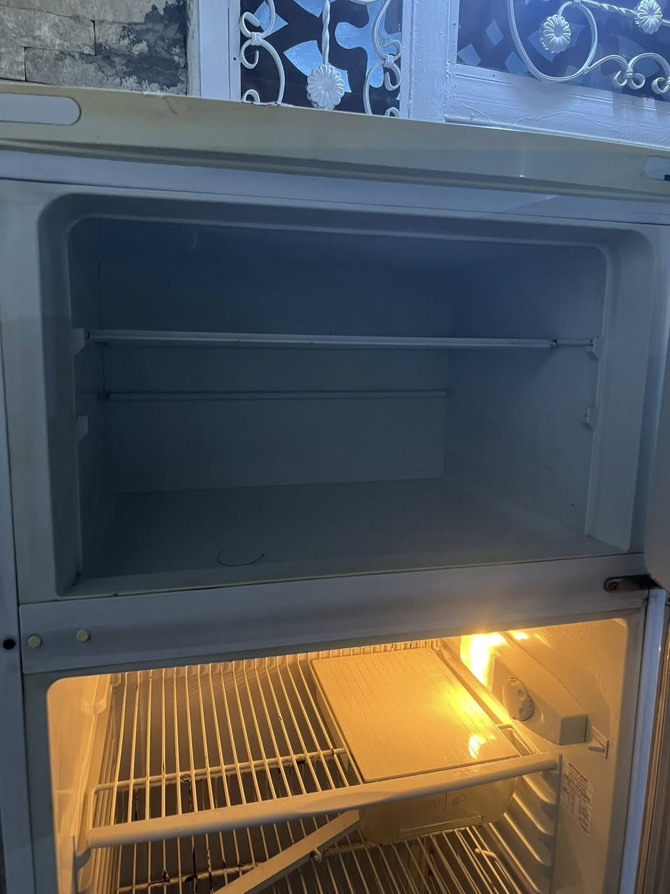 سلام عليكم ثلاجه لبيع شغاله 200الف وبيها مجال بغداد لبلديات ***********
