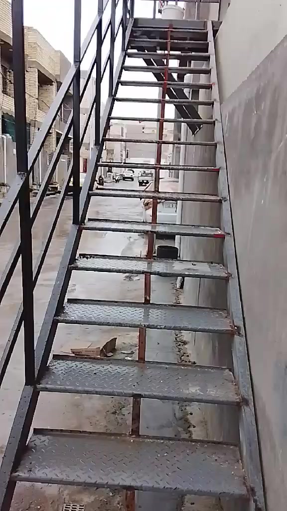 السلام عليكم شقه للايجار رقم الهاتف *********** قرب الحسينيه الحسين شارع خوله
